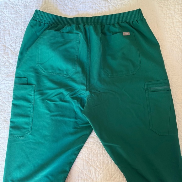 FIGS Women’s Yola High Waisted Skinny Hunter Green Scrub Pants - Picture 3 of 4